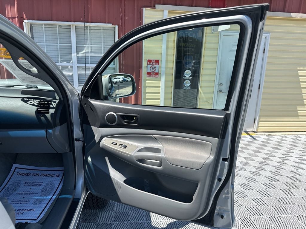 2006 Toyota Tacoma Base V6