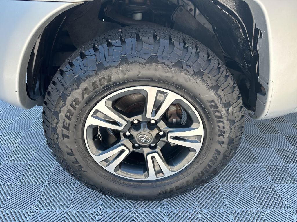 2006 Toyota Tacoma Base V6
