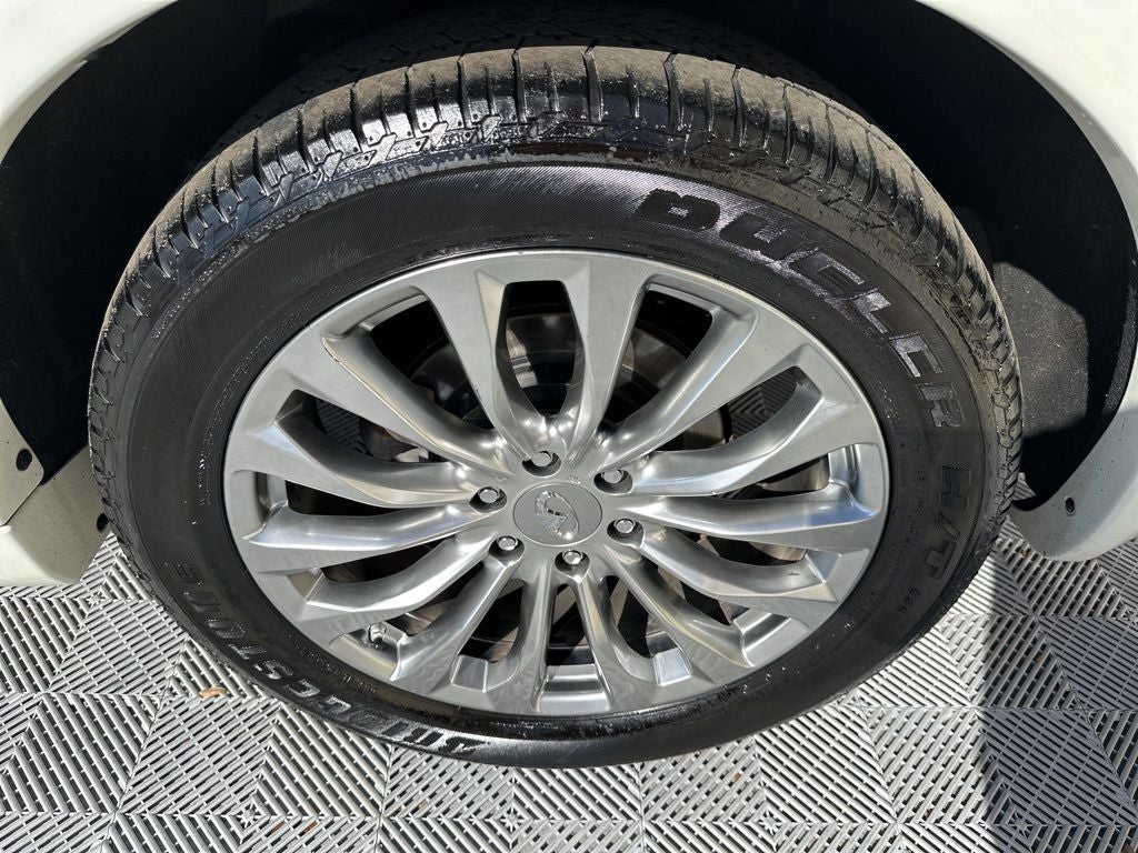 2017 INFINITI QX80 Base