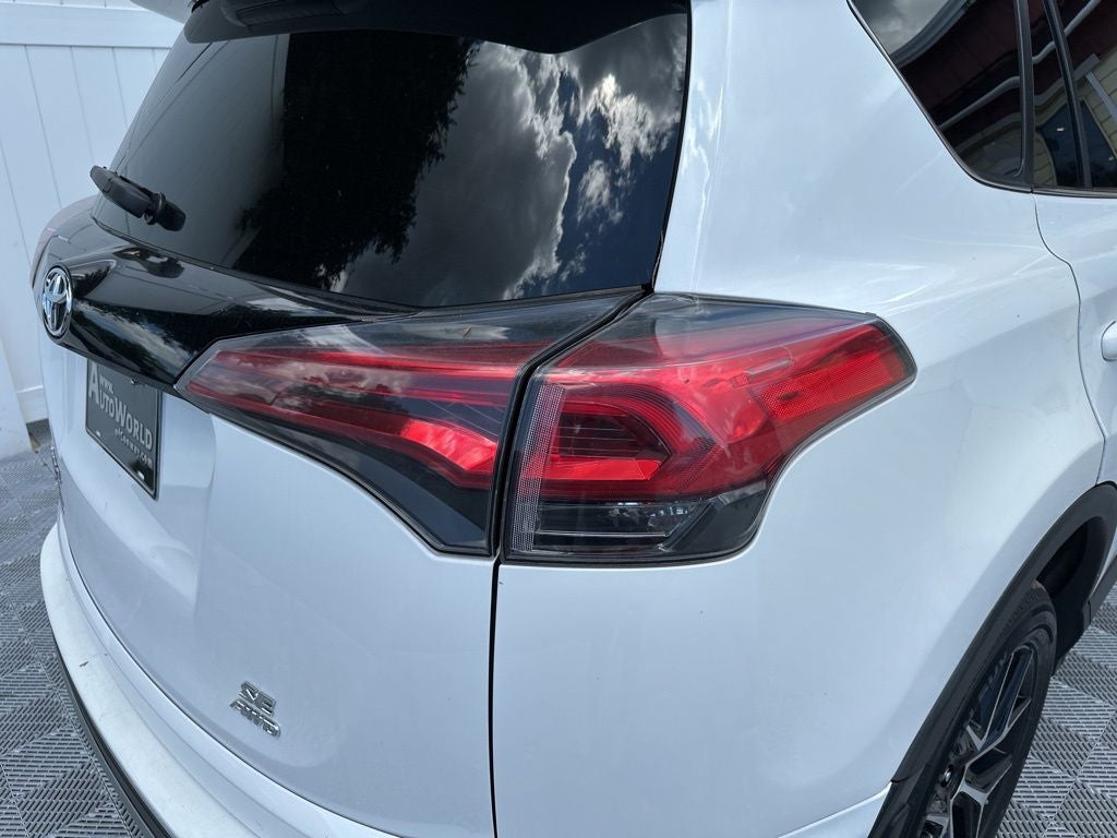 2017 Toyota RAV4 SE