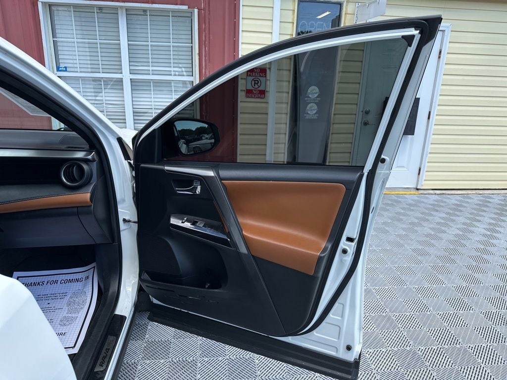 2017 Toyota RAV4 SE
