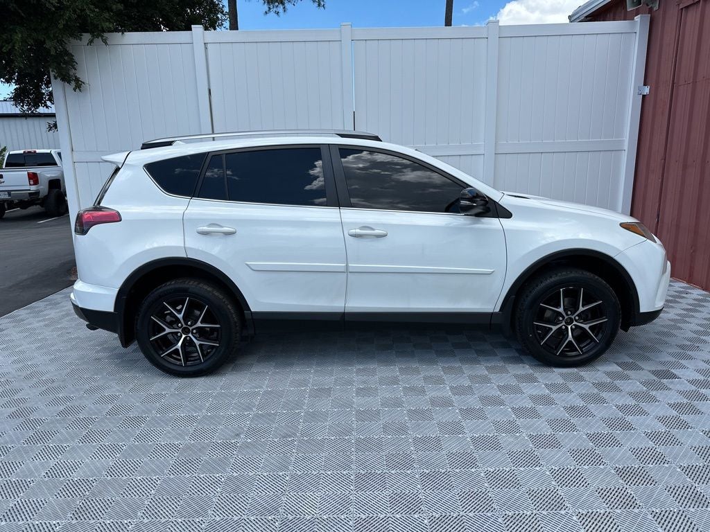 2017 Toyota RAV4 SE