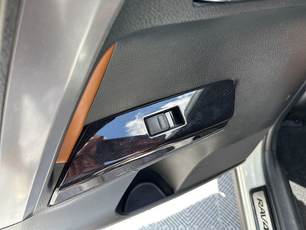 2017 Toyota RAV4 SE