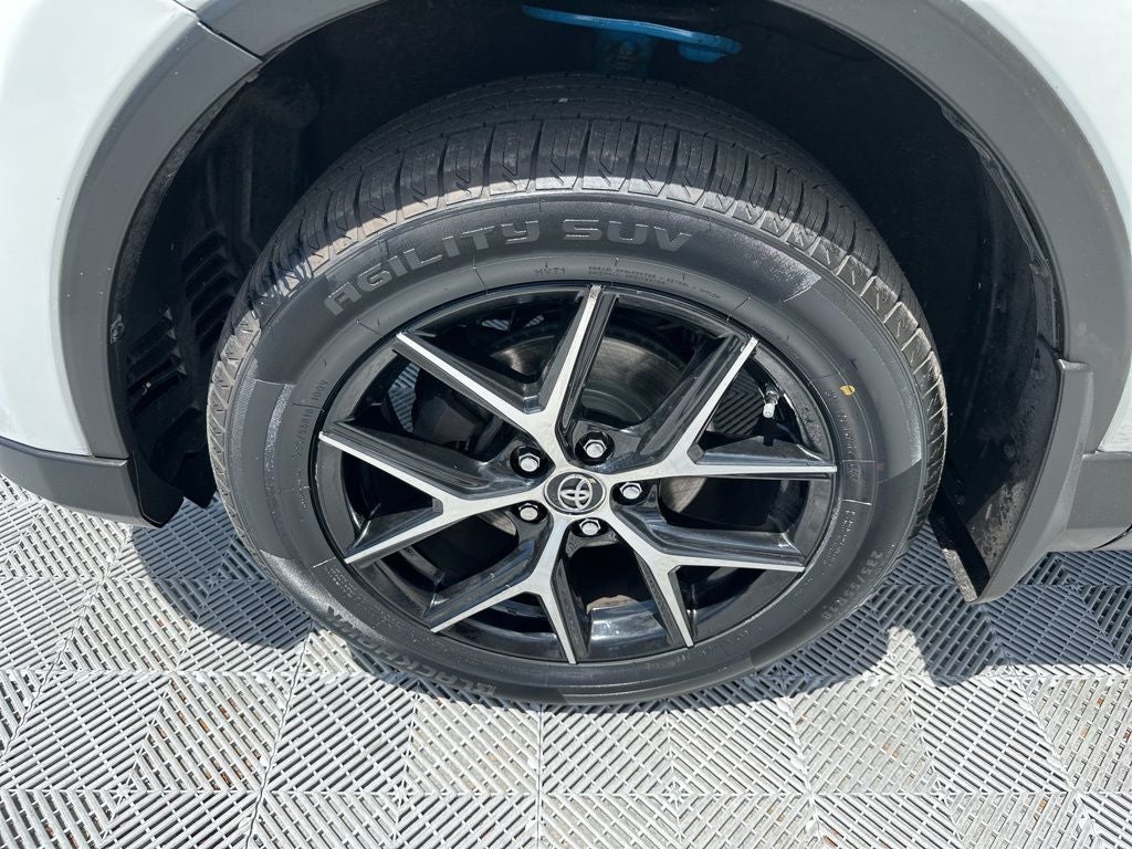 2017 Toyota RAV4 SE
