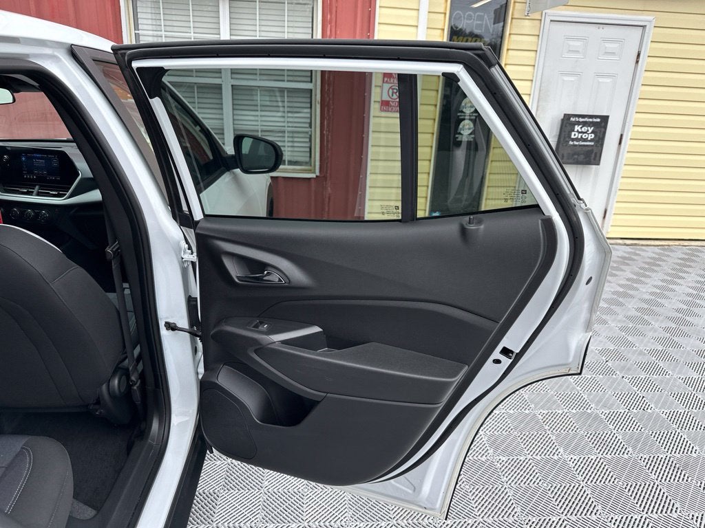 2025 Chevrolet Trax LS
