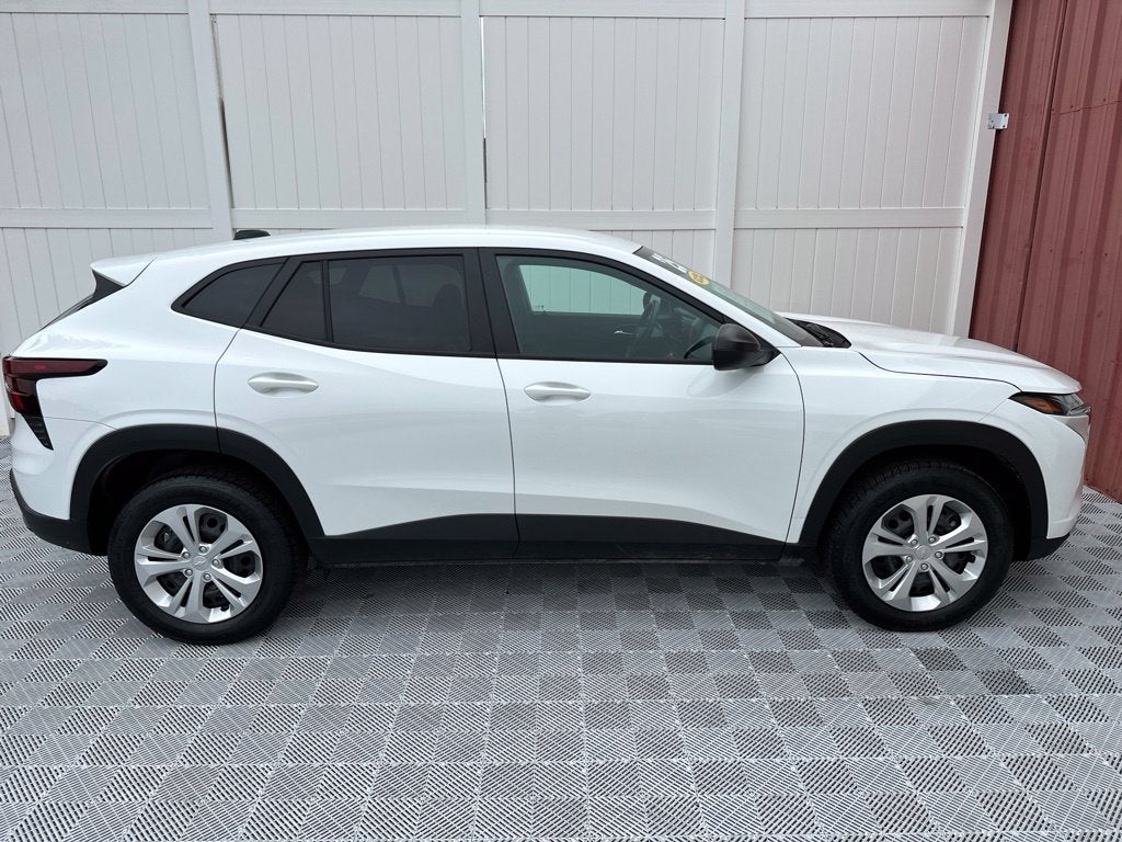 2025 Chevrolet Trax LS