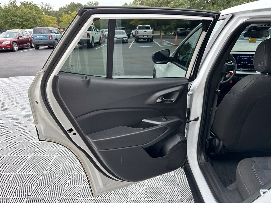 2025 Chevrolet Trax LS