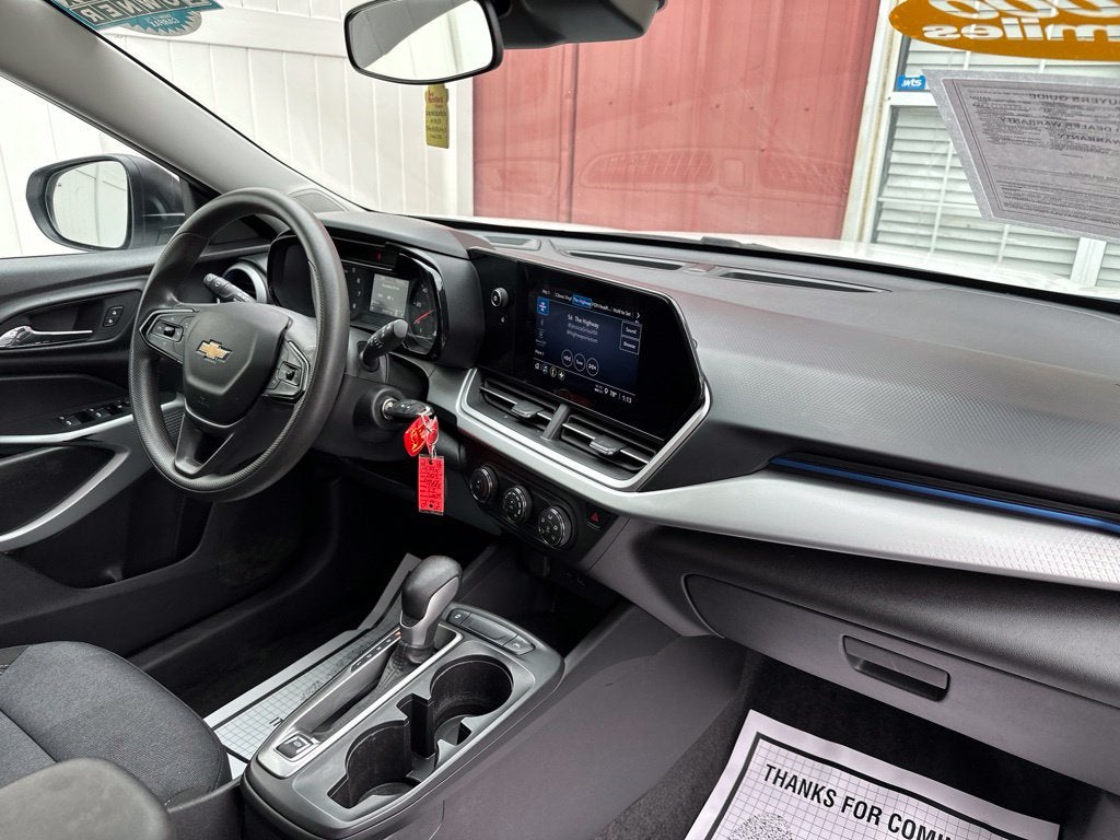 2025 Chevrolet Trax LS