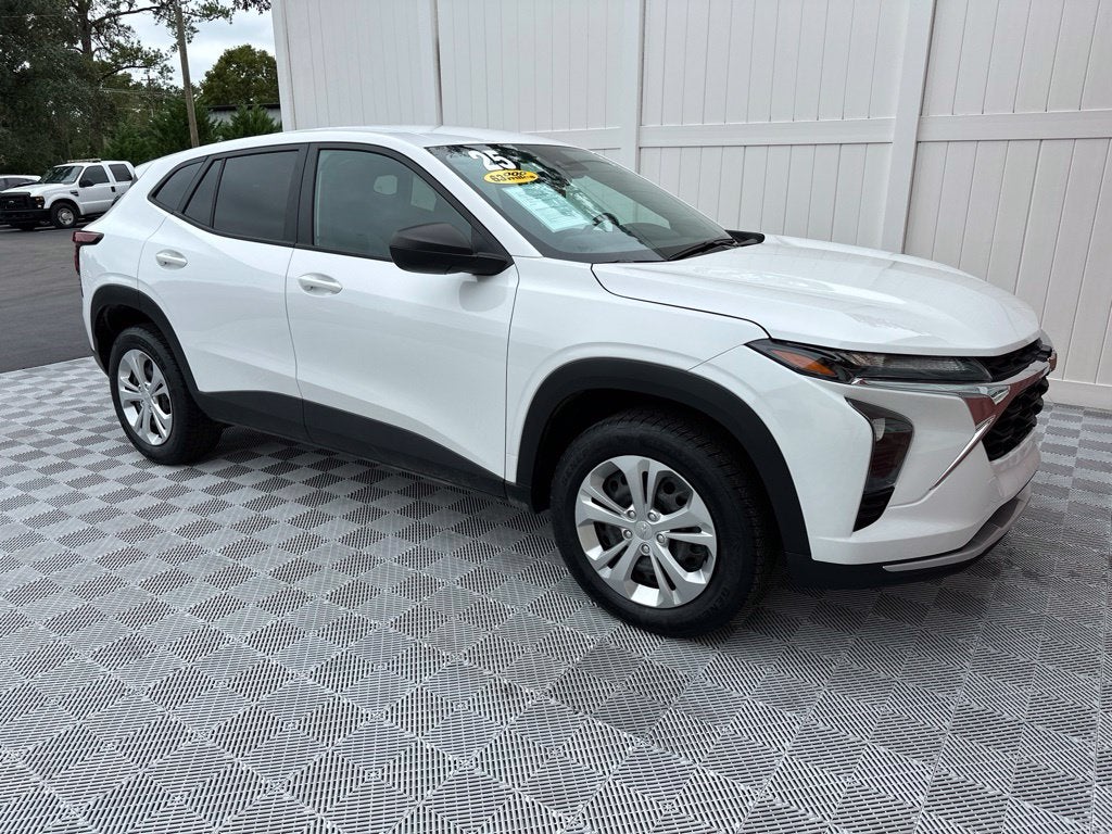 2025 Chevrolet Trax LS