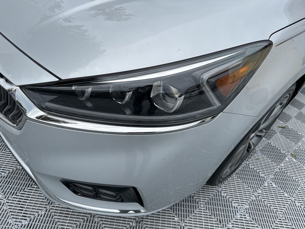 2017 Kia Cadenza Technology