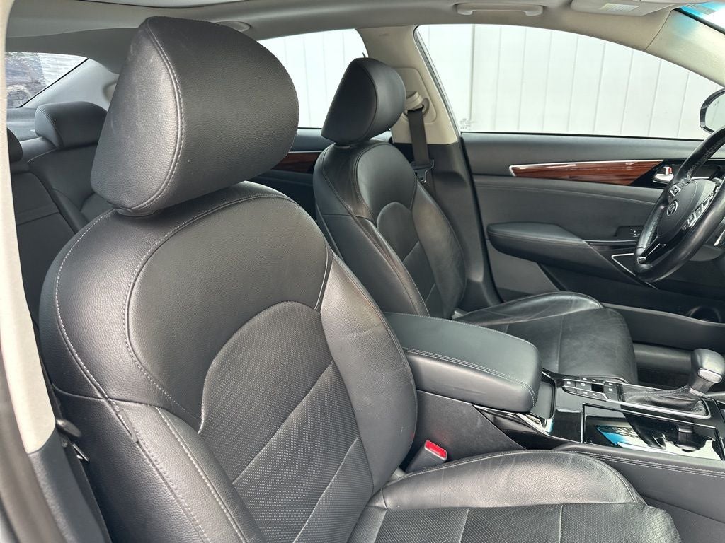 2017 Kia Cadenza Technology