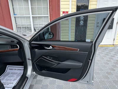 2017 Kia Cadenza Technology