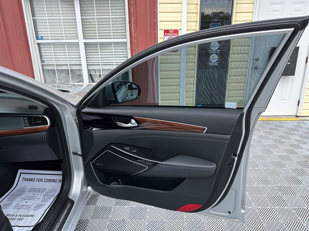 2017 Kia Cadenza Technology