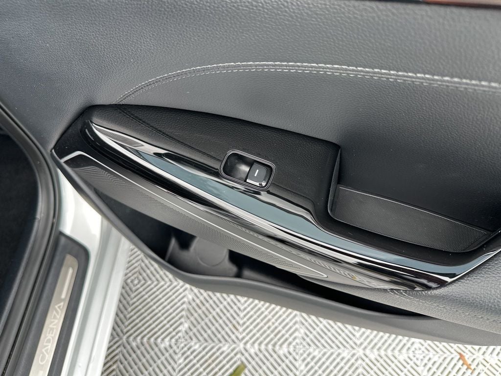 2017 Kia Cadenza Technology