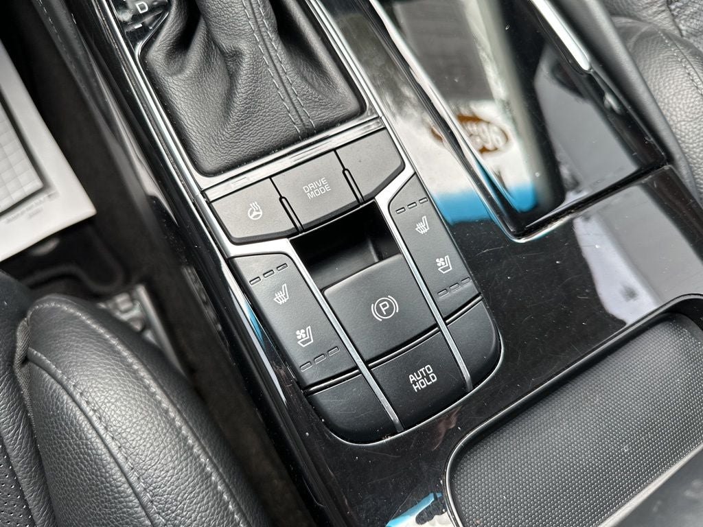 2017 Kia Cadenza Technology