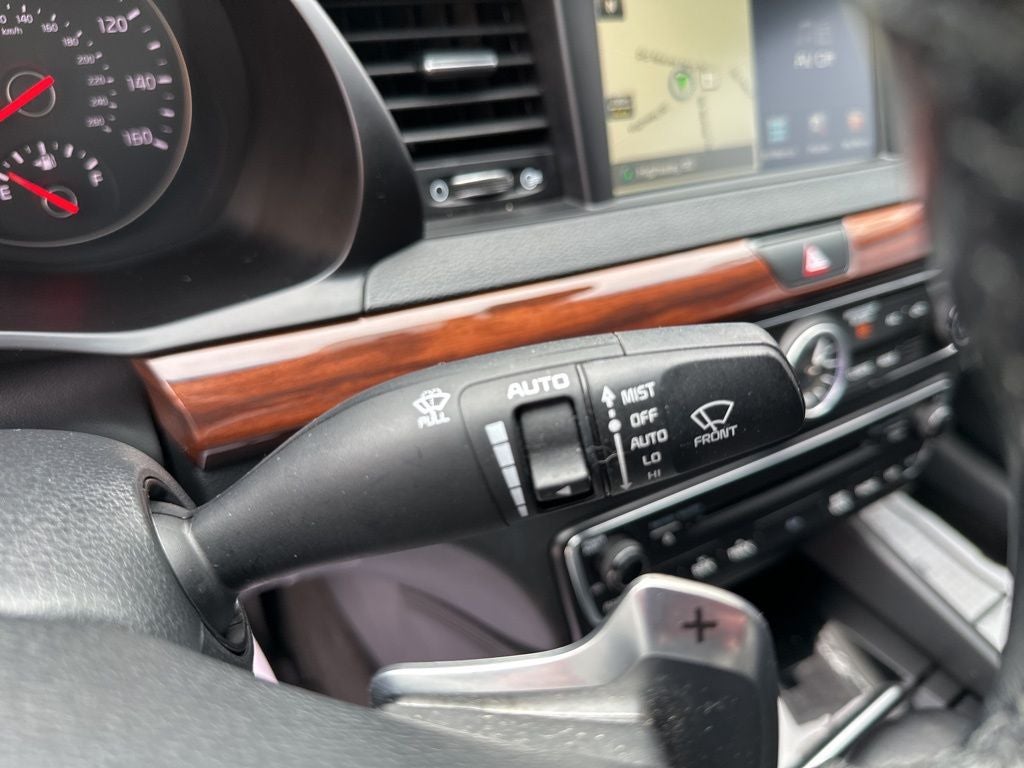 2017 Kia Cadenza Technology