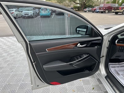 2017 Kia Cadenza Technology