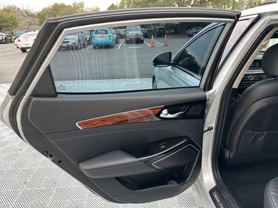 2017 Kia Cadenza Technology