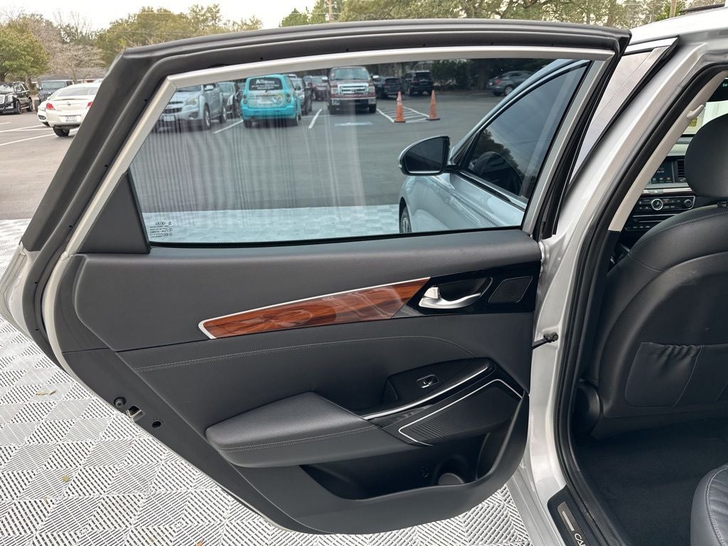 2017 Kia Cadenza Technology