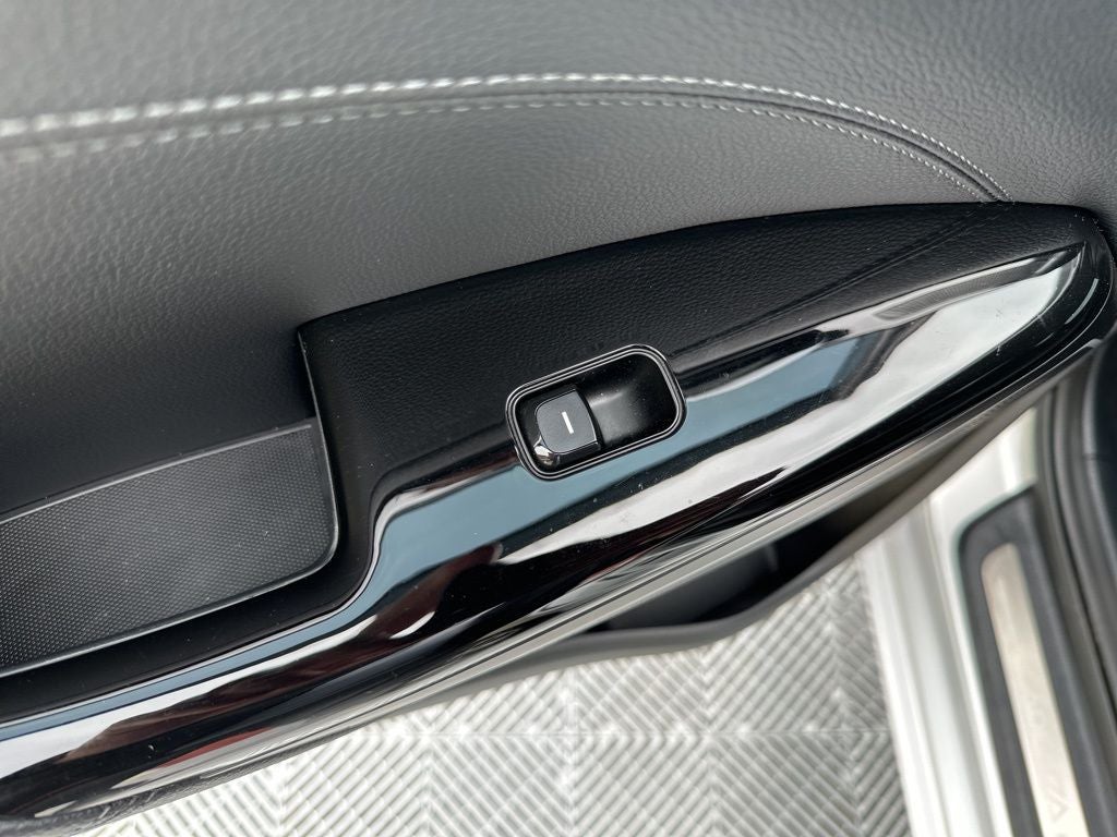 2017 Kia Cadenza Technology