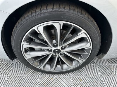 2017 Kia Cadenza Technology
