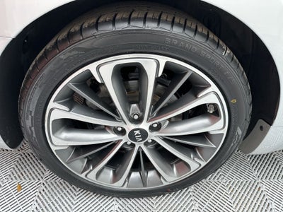 2017 Kia Cadenza Technology