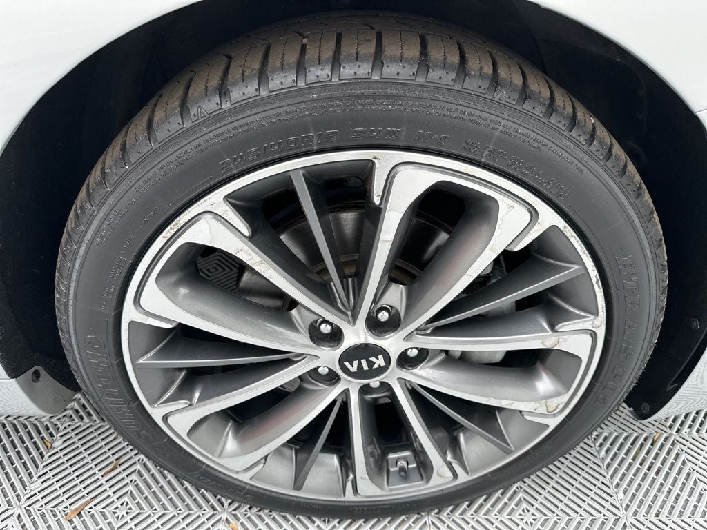 2017 Kia Cadenza Technology