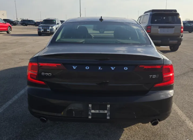2018 Volvo S90 T5 Momentum
