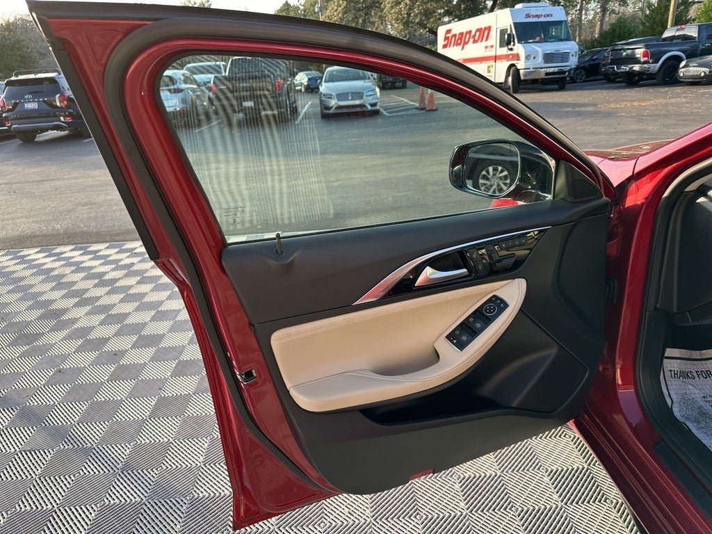 2019 INFINITI QX30 LUXE