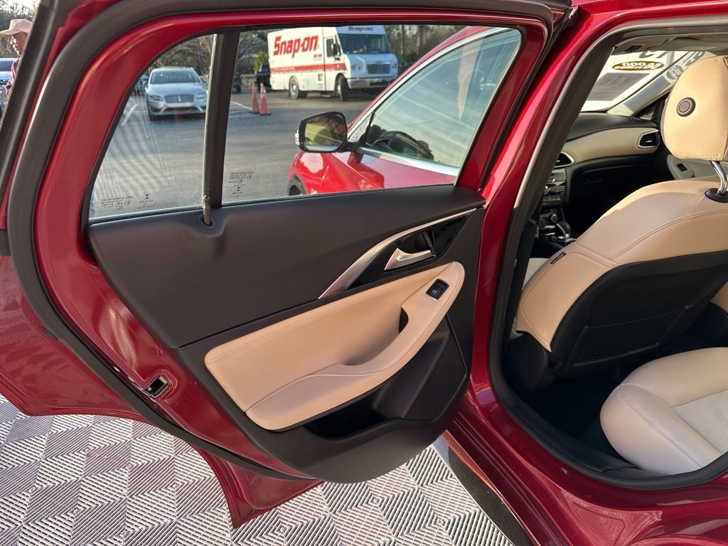 2019 INFINITI QX30 LUXE