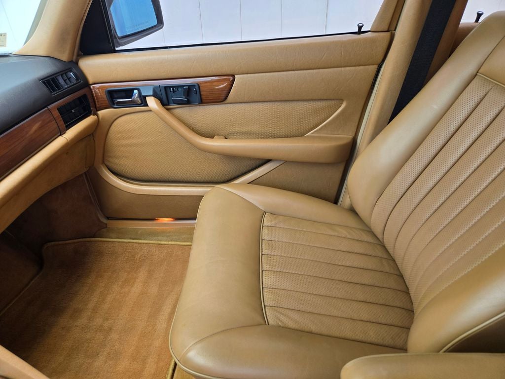 1986 Mercedes-Benz 400-Class 420