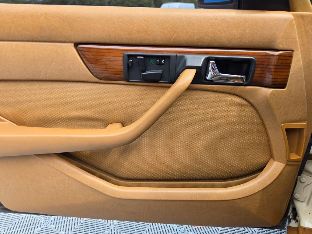 1986 Mercedes-Benz 400-Class 420