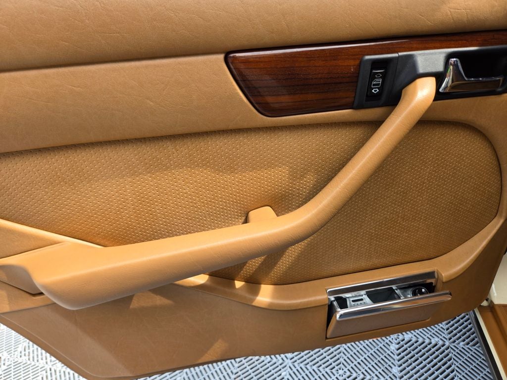 1986 Mercedes-Benz 400-Class 420